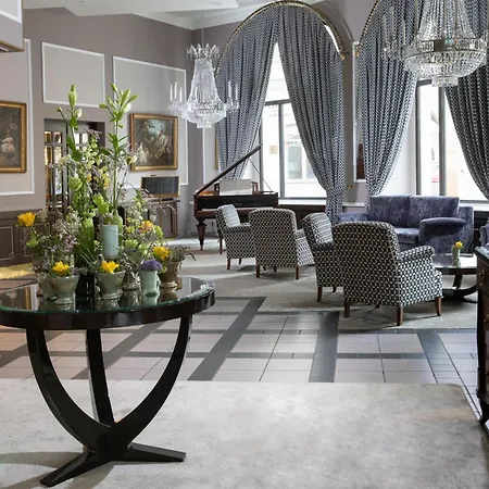 Grand Hotel Bohemia-2