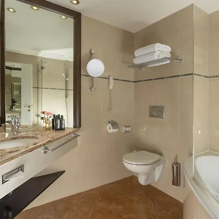 Grand Hotel Bohemia-2